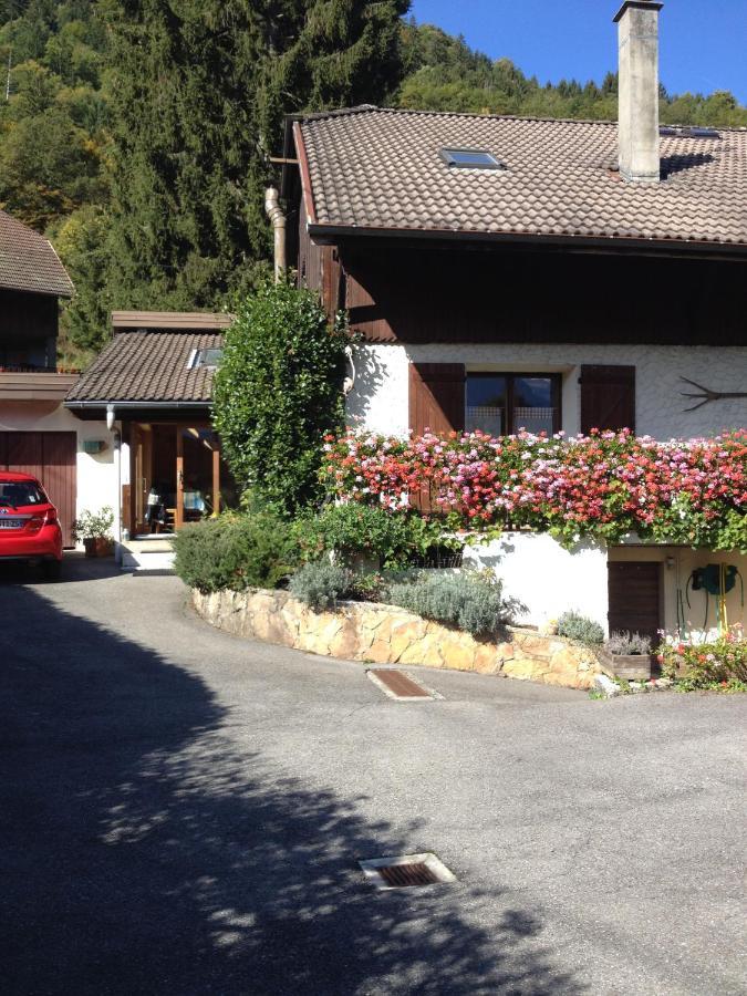 Au Coeur Des Alpes Panzió Marignier Kültér fotó